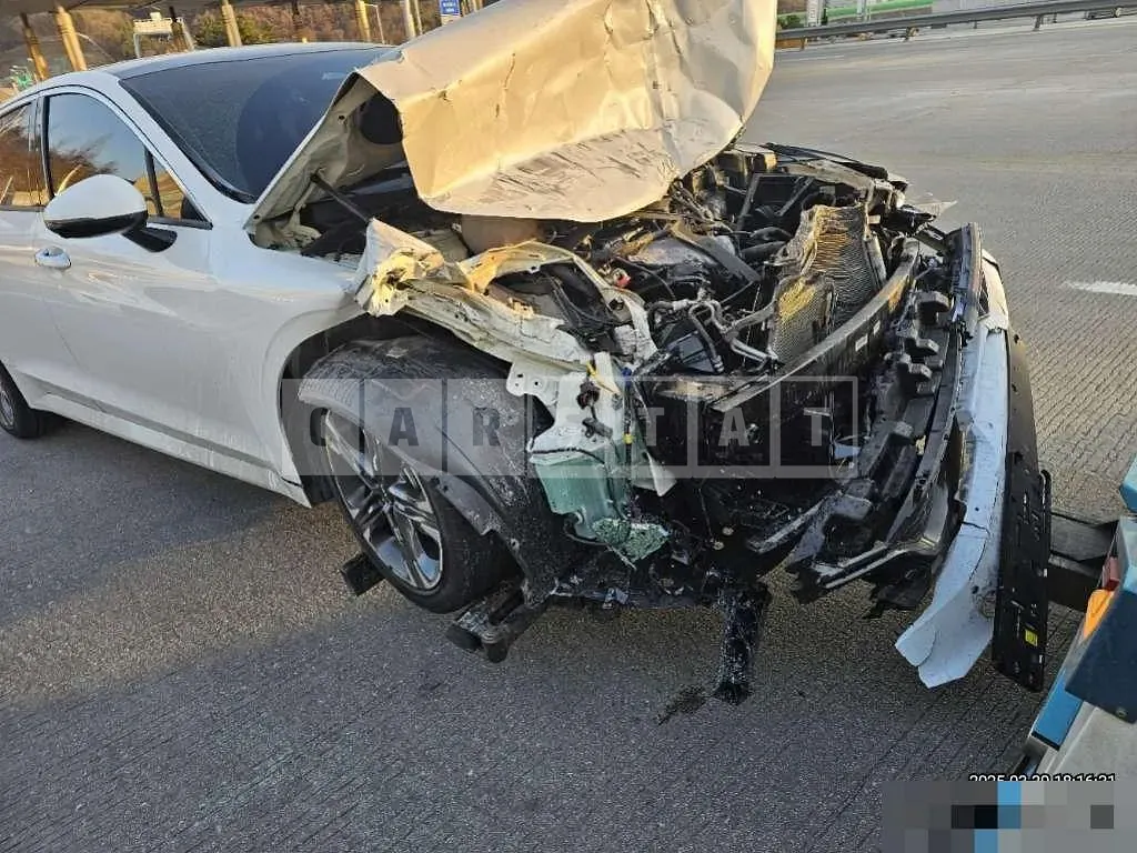 Photo 2 of 7: 2021 Kia K5 2.0 — Korean insurance auction