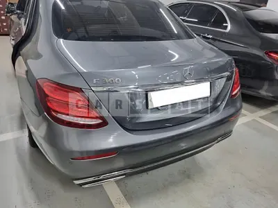 Photo 1 of 10: 2019 Mercedes-Benz E300, VIN WDDZF4JB0KA615261 — Korean insurance auction