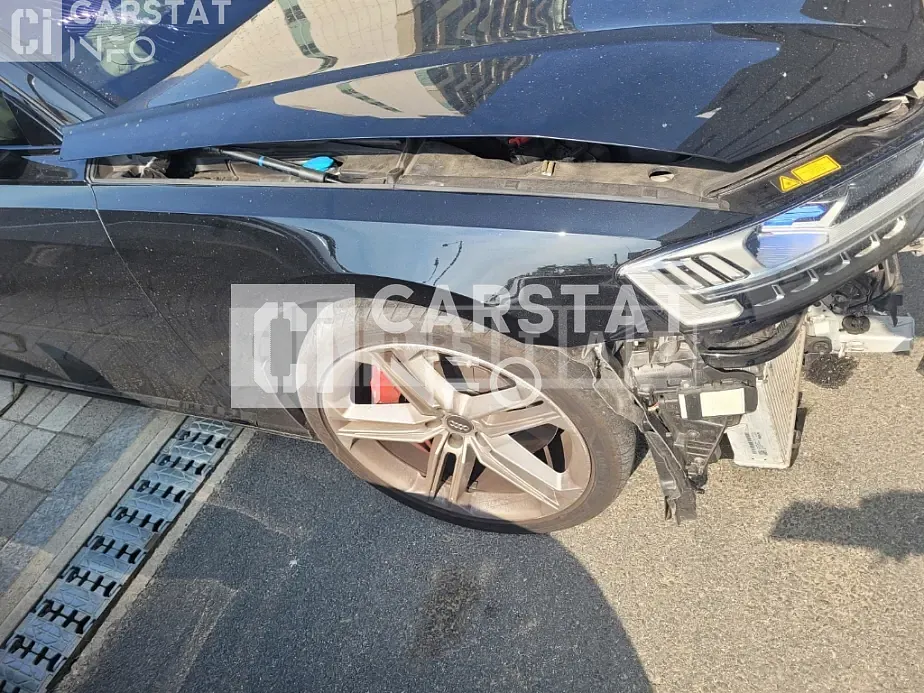 Photo 2 of 14: 2020 Audi S8L TFSI, VIN WAUZZZF86LN015041 — Korean insurance auction