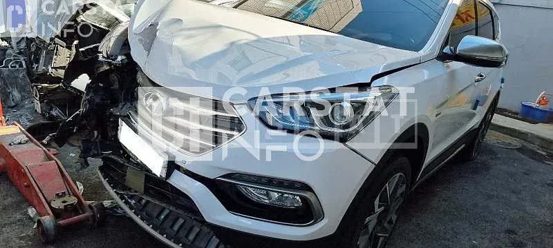 Photo 2 of 11: 2017 Hyundai Santa Fe, VIN KMHSW81UDJU771168 — Korean insurance auction