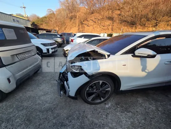 Photo 2 of 5: 2022 Audi Q4 e-tron 40 — Korean insurance auction