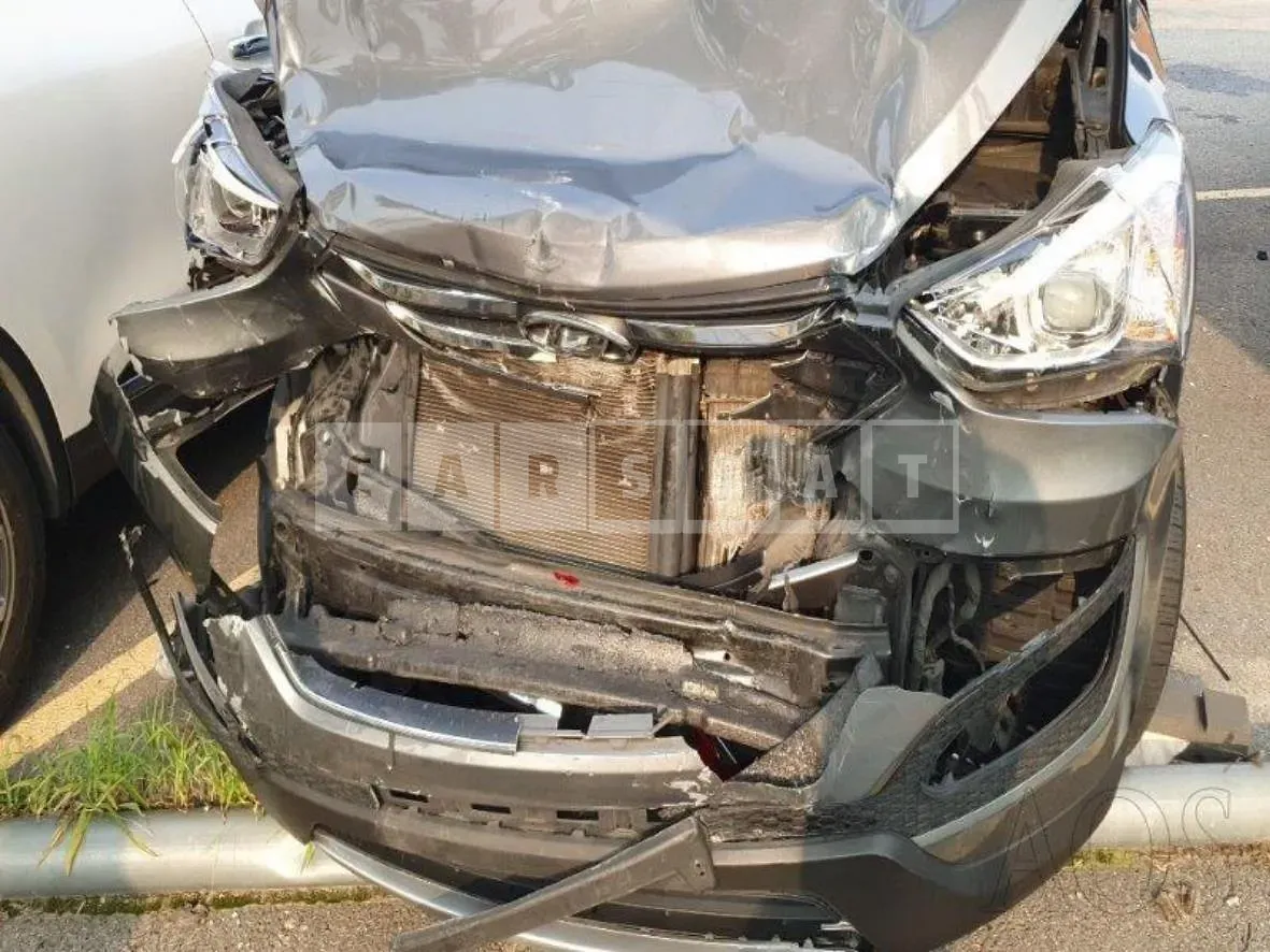 Photo 2 of 20: 2014 Hyundai Santa Fe DM, VIN KMHSW81UBGU574938 — Korean insurance auction