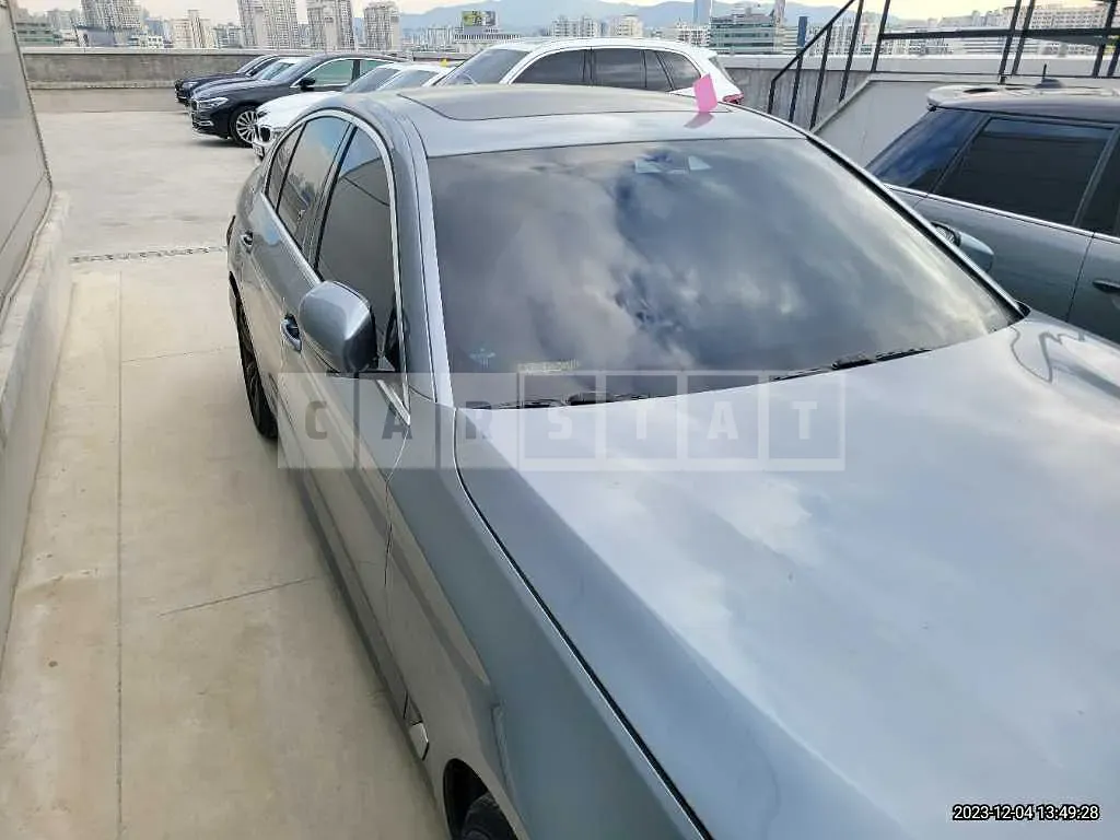 Photo 2 of 19: 2018 BMW 530i, VIN WBAJD3103JWC13869 — Korean insurance auction