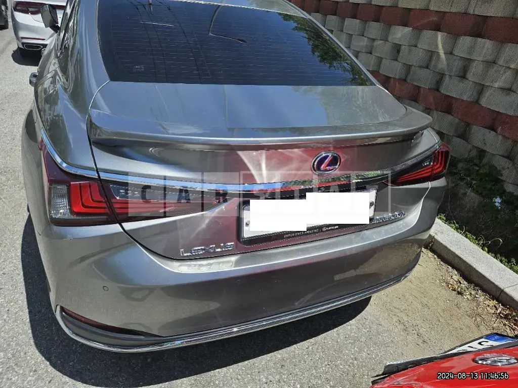 Photo 2 of 17: 2019 Lexus ES300h — Korean insurance auction