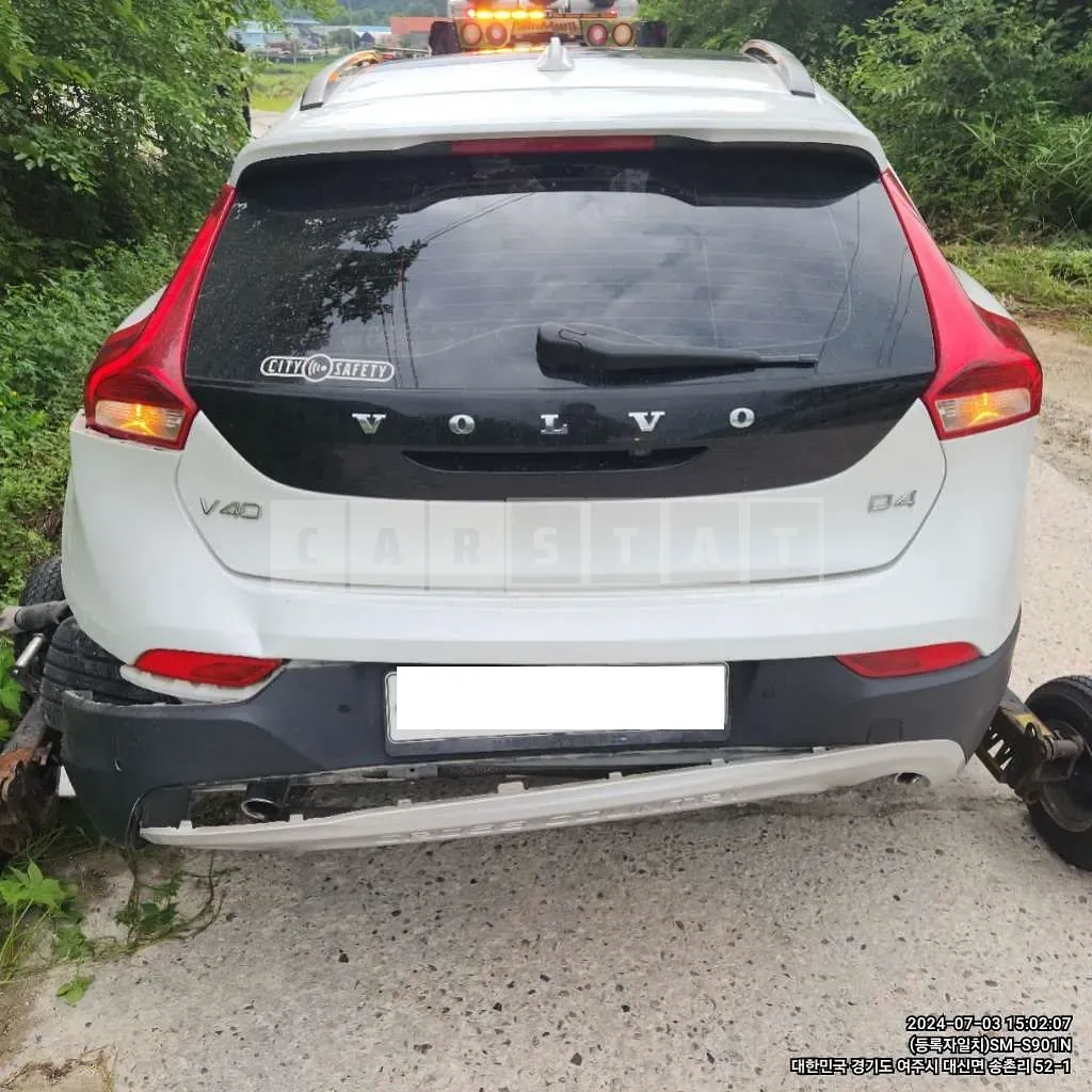 Photo 2 of 10: 2016 Volvo V40 CC — Korean insurance auction