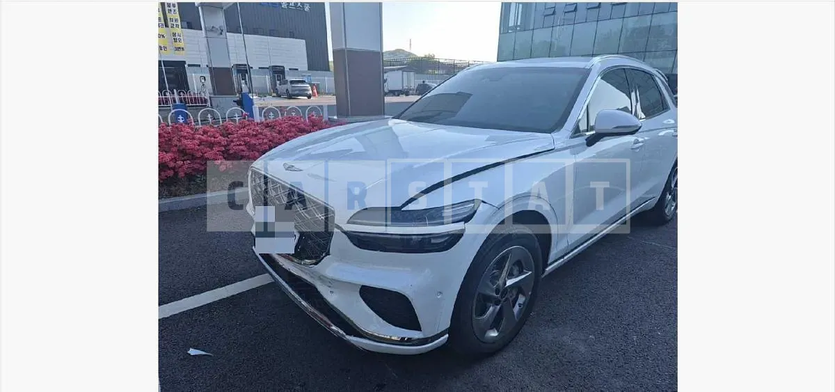 Photo 2 of 24: 2025 Genesis GV70 — Korean insurance auction