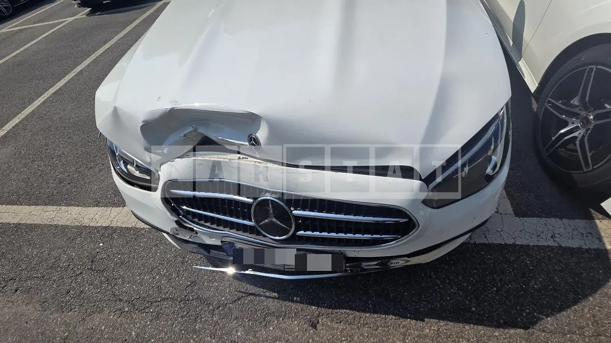 Photo 2 of 29: 2021 Mercedes-Benz E250 — Korean insurance auction