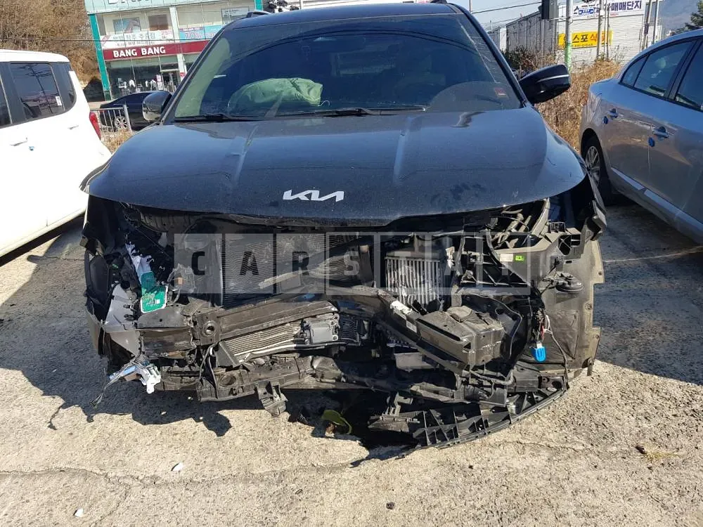 Photo 2 of 26: 2021 Kia Carnival, VIN KNANC81BBMS049662 — Korean insurance auction