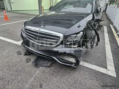 Photo 1 of 24: 2018 Mercedes-Benz E400 4Matic — Korean insurance auction