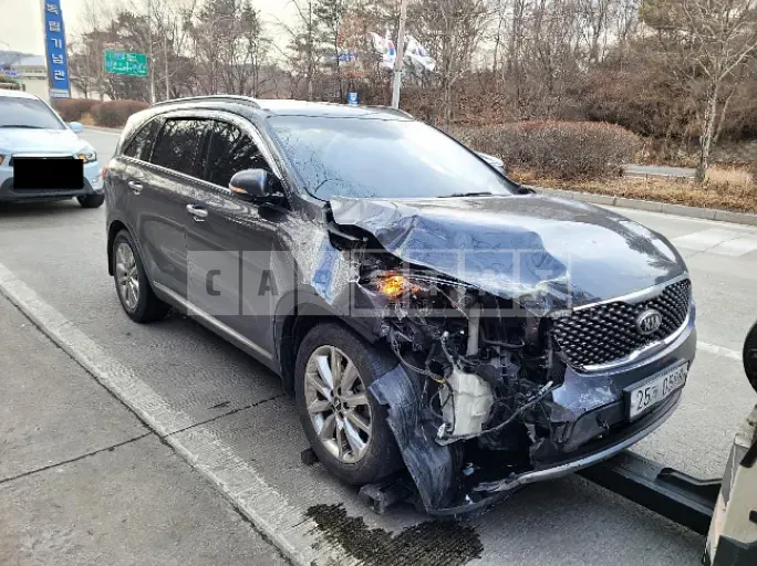 Photo 2 of 13: 2016 Kia Sorento, VIN KNAPH81ABGA158998 — Korean insurance auction