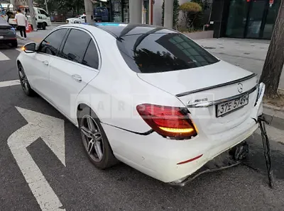 Photo 1 of 38: 2019 Mercedes-Benz E220d, VIN WDDZF0EB2KA691048 — Korean insurance auction