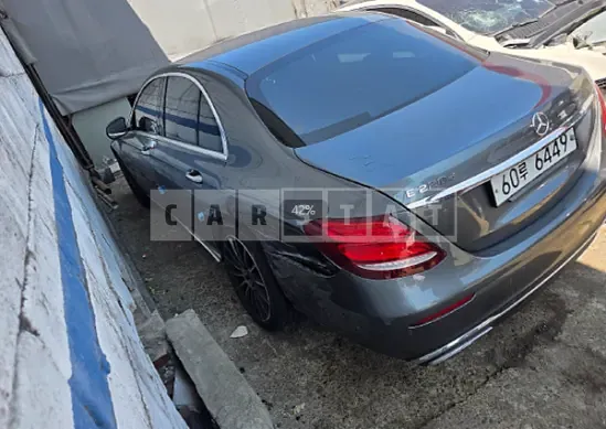 Photo 2 of 27: 2019 Mercedes-Benz E220d — Korean insurance auction