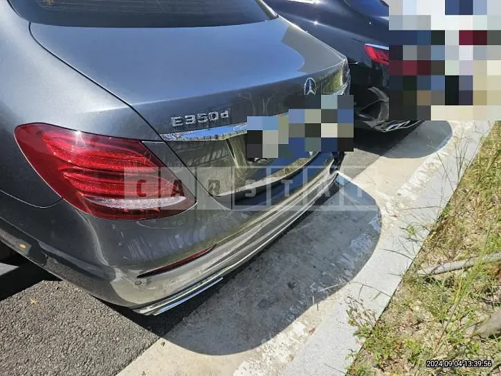 Photo 2 of 29: 2017 Mercedes-Benz E220 d 4Matic — Korean insurance auction