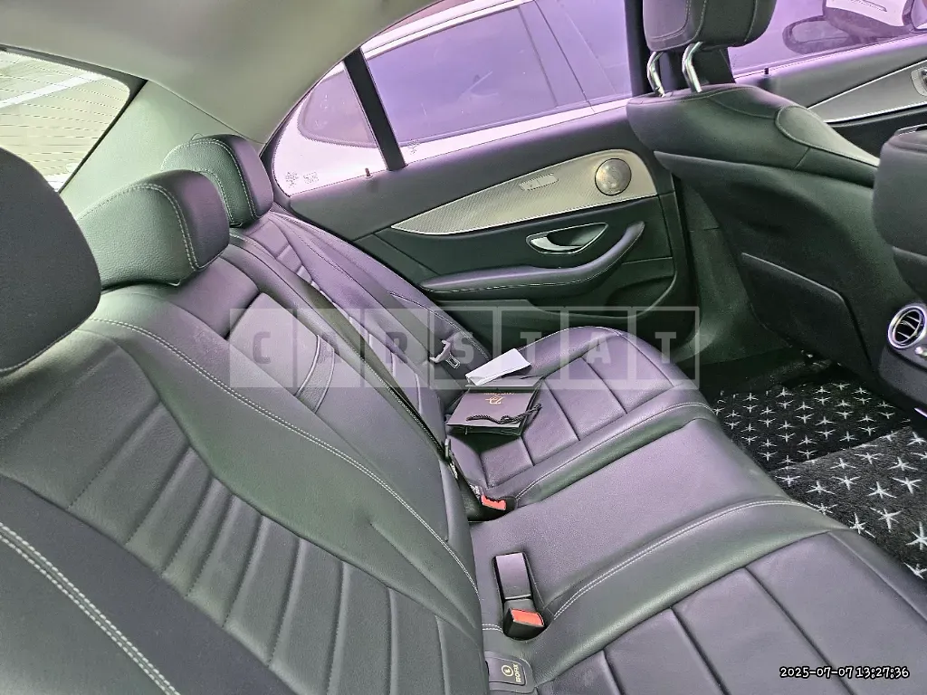 Photo 2 of 17: 2017 Mercedes-Benz E200 — Korean insurance auction