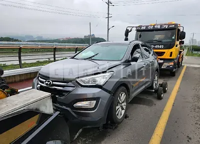 Photo 1 of 13: 2015 Hyundai Santa Fe, VIN KMHSW81UBFU303598 — Korean insurance auction
