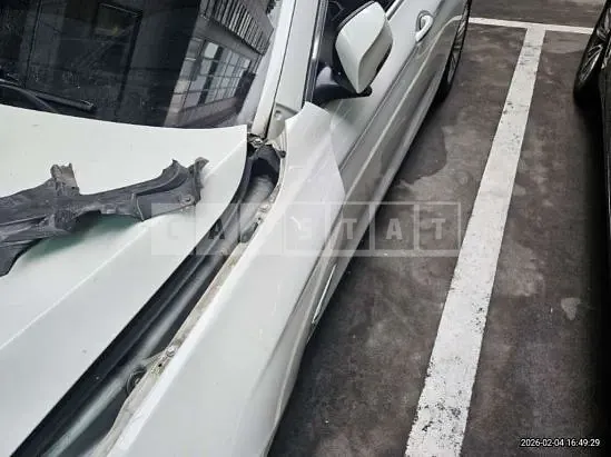 Photo 2 of 5: 2015 BMW 520d, VIN WBA5E5104FG066437 — Korean insurance auction