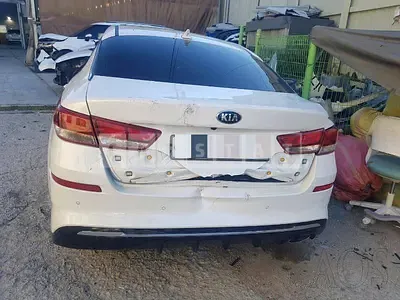Photo 1 of 18: 2019 Kia K5 — Korean insurance auction
