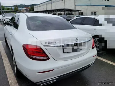 Photo 1 of 12: 2020 Mercedes-Benz E220 d 4Matic, VIN WDDZF0FB1LA754219 — Korean insurance auction