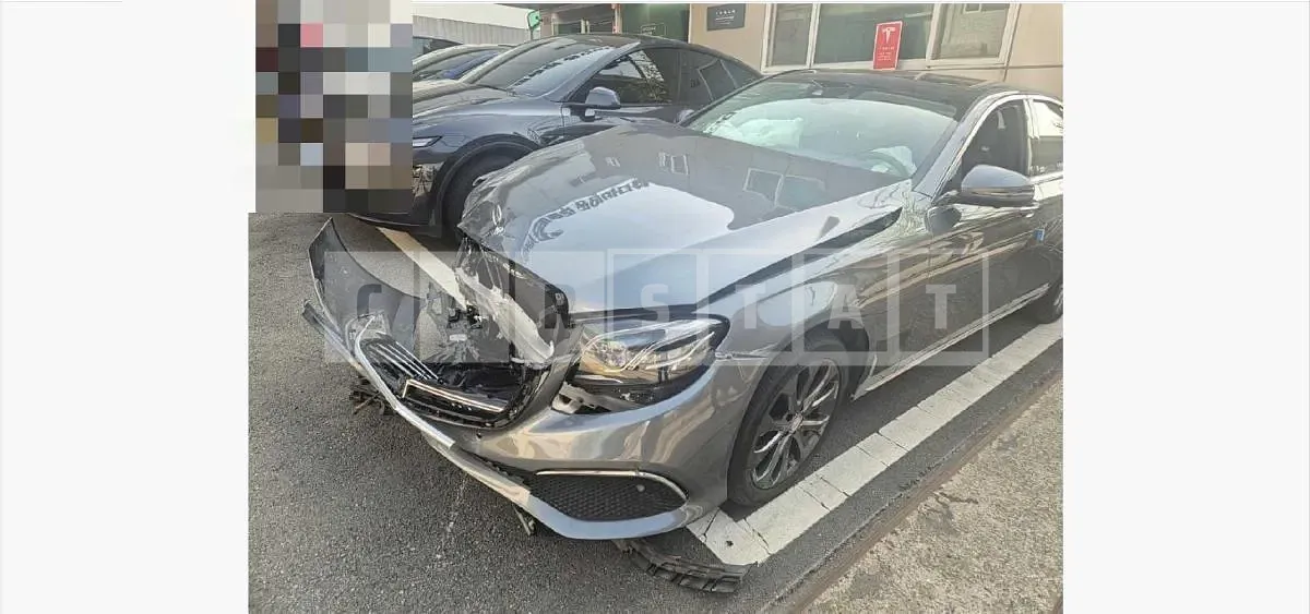 Photo 2 of 11: 2016 Mercedes-Benz E300 — Korean insurance auction