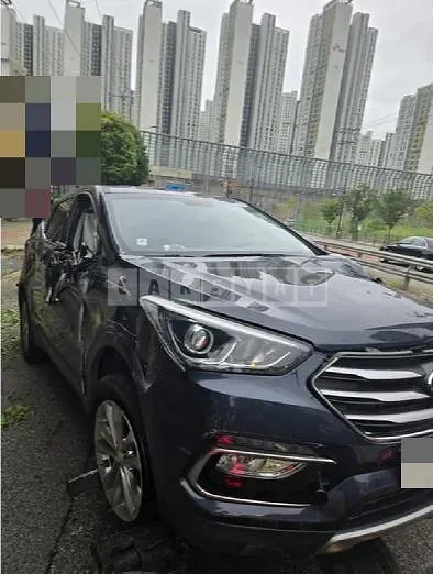 Photo 2 of 8: 2015 Hyundai Santa Fe DM — Korean insurance auction