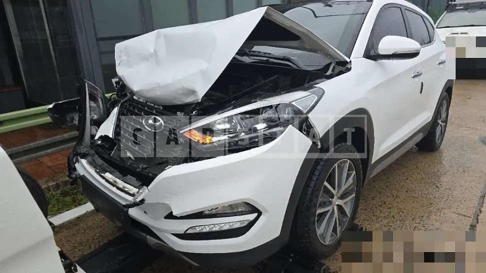 Photo 2 of 7: 2016 Hyundai Tucson 1.7 — Korean insurance auction