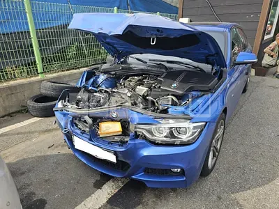 Photo 1 of 17: 2016 BMW 320i, VIN WBA8A9100HK823267 — Korean insurance auction