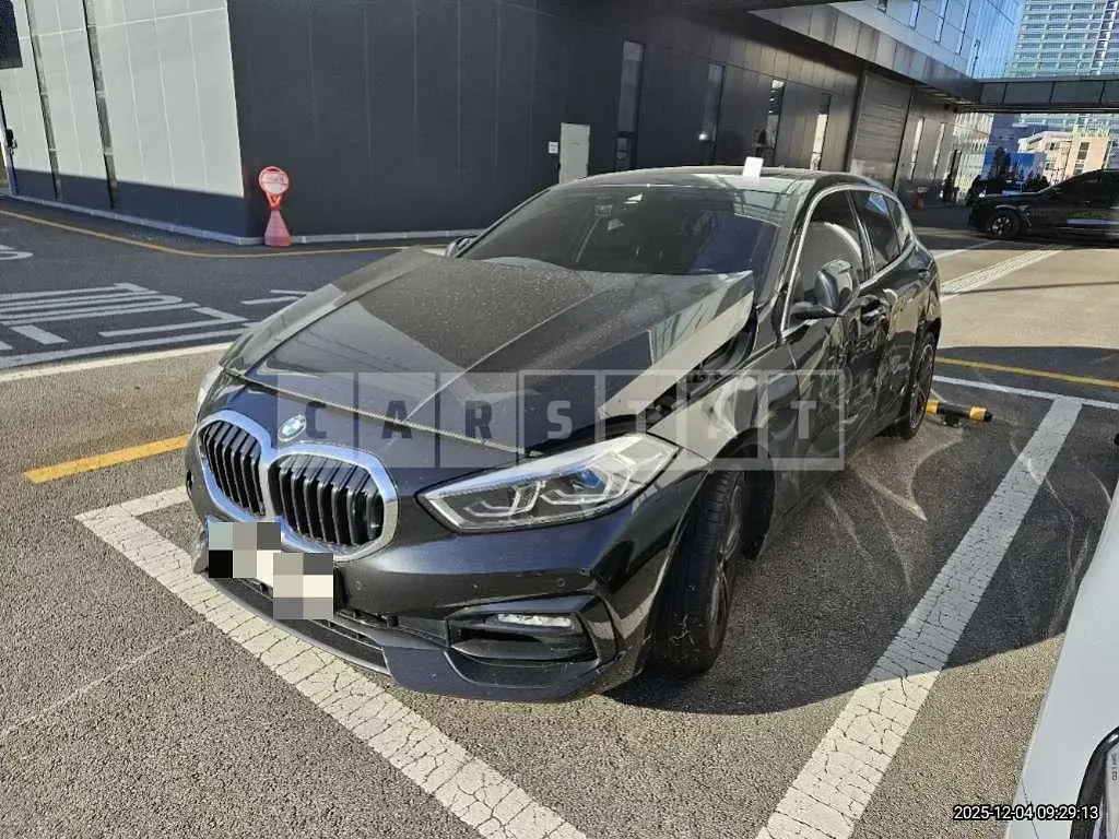 Photo 2 of 8: 2022 BMW 120i — Korean insurance auction