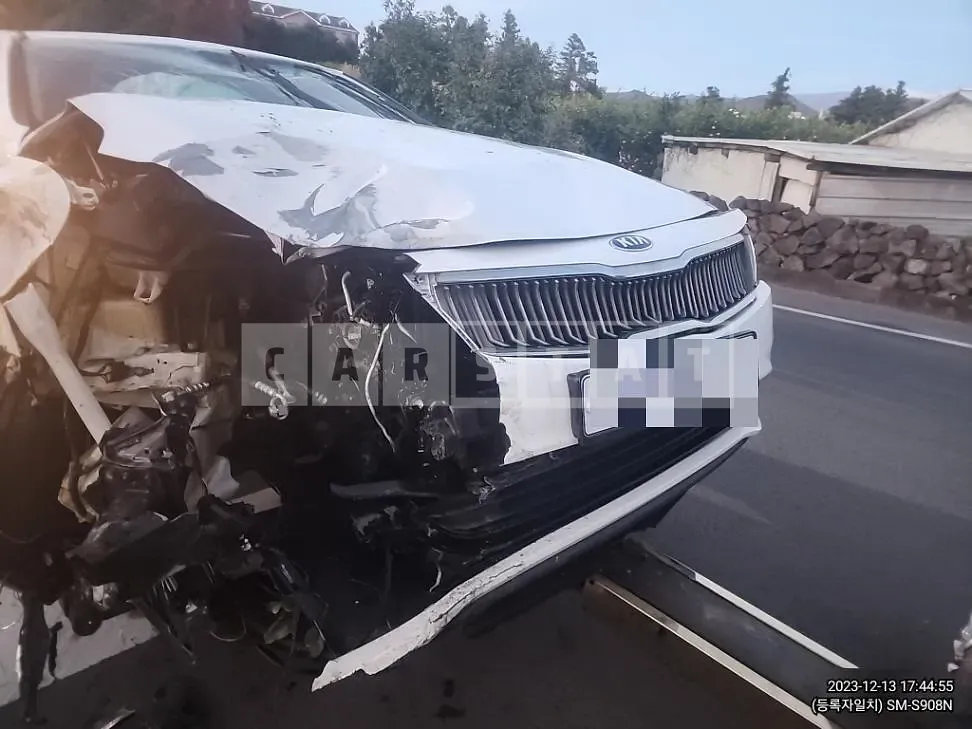 Photo 2 of 10: 2018 Kia K5 2.0(LPG), VIN KNAGS416BKA290843 — Korean insurance auction