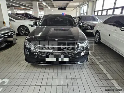 Photo 1 of 37: 2017 Mercedes-Benz E220 d, VIN WDDZF0EB3HA071298 — Korean insurance auction