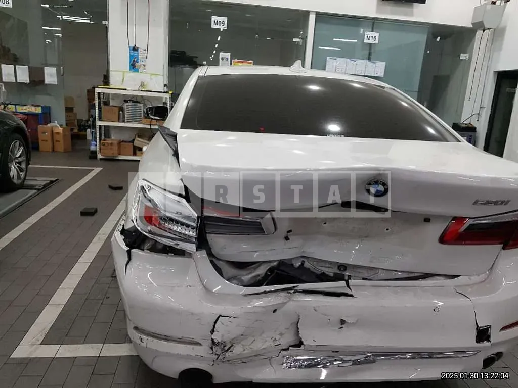 Photo 2 of 24: 2019 BMW 520i Luxury — Korean insurance auction