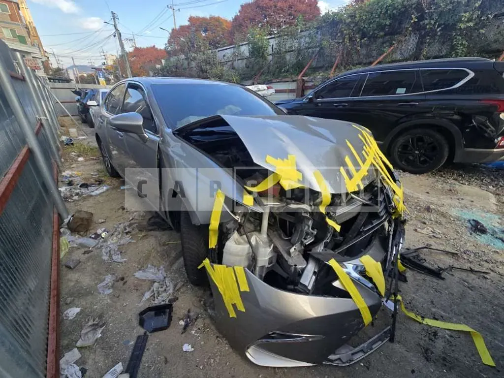 Photo 2 of 6: 2016 Lexus ES300h — Korean insurance auction