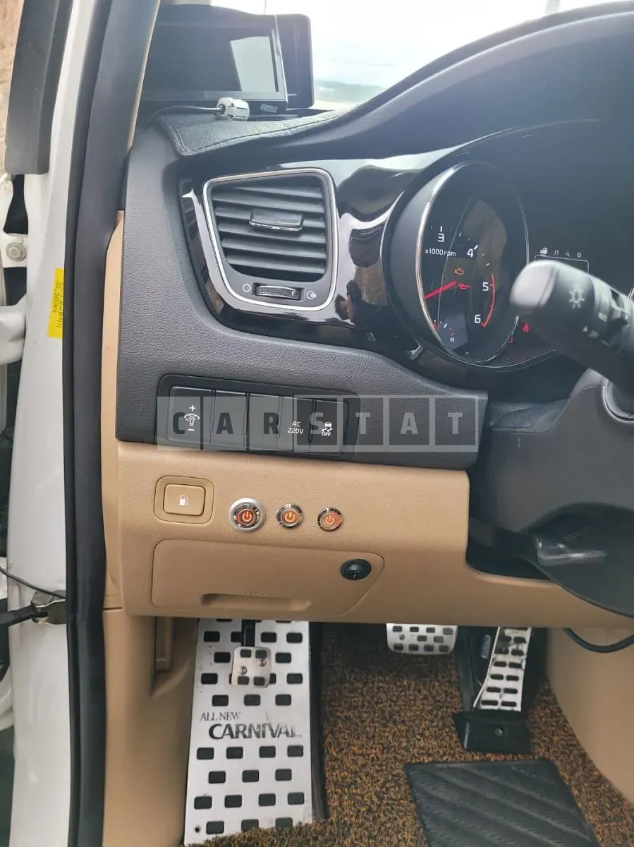 Photo 2 of 19: 2017 Kia Carnival High Rimmujin — Korean insurance auction