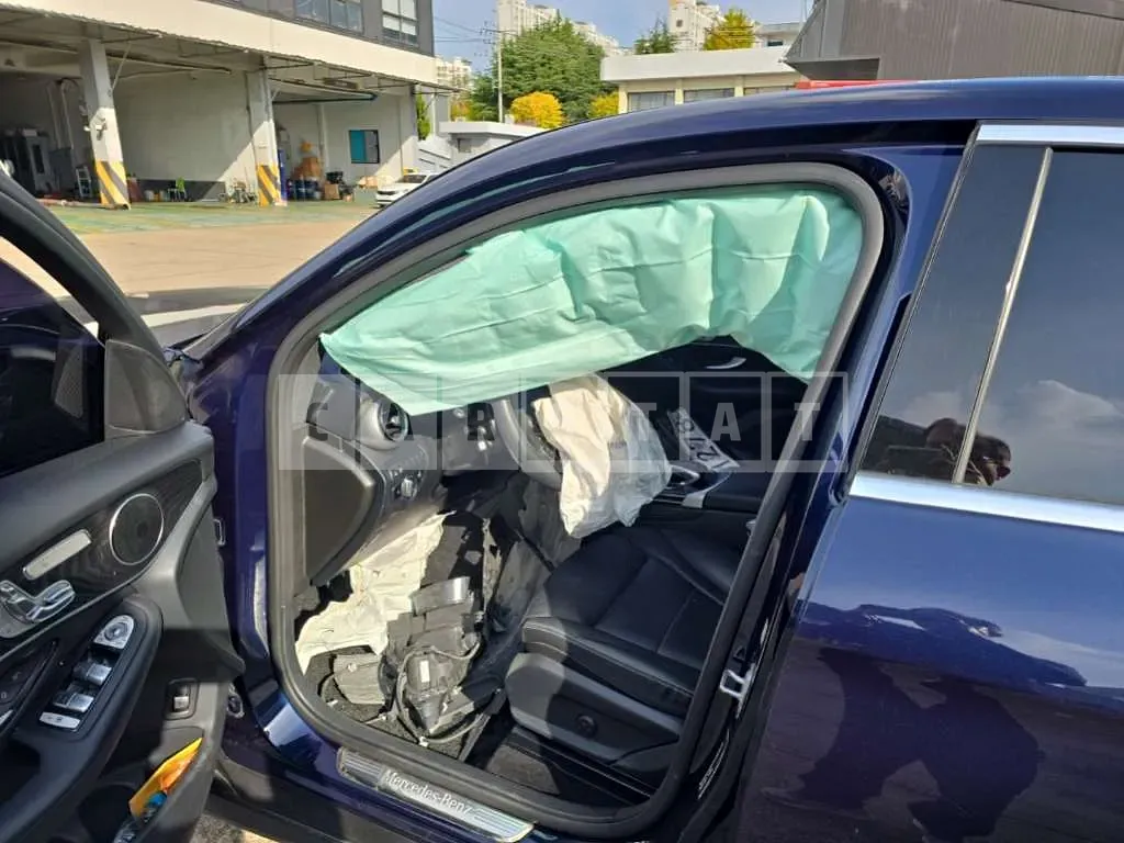 Photo 2 of 15: 2019 Mercedes-Benz GLC300 4Matic Coupe — Korean insurance auction
