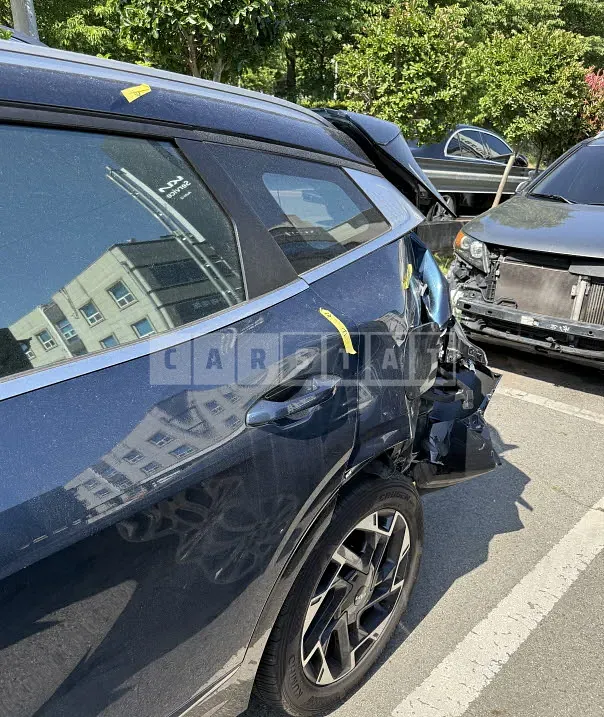 Photo 2 of 17: 2022 Kia Sportage — Korean insurance auction