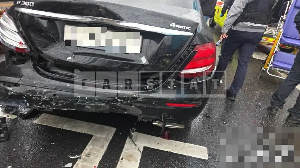 Photo 2 of 6: 2017 Mercedes-Benz E300 4Matic — Korean insurance auction