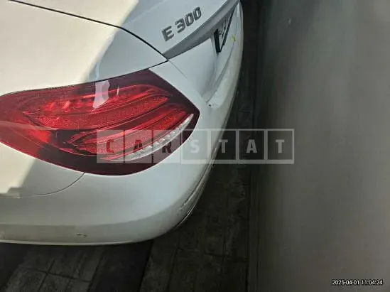 Photo 2 of 13: 2019 Mercedes-Benz E 300 4Matic — Korean insurance auction