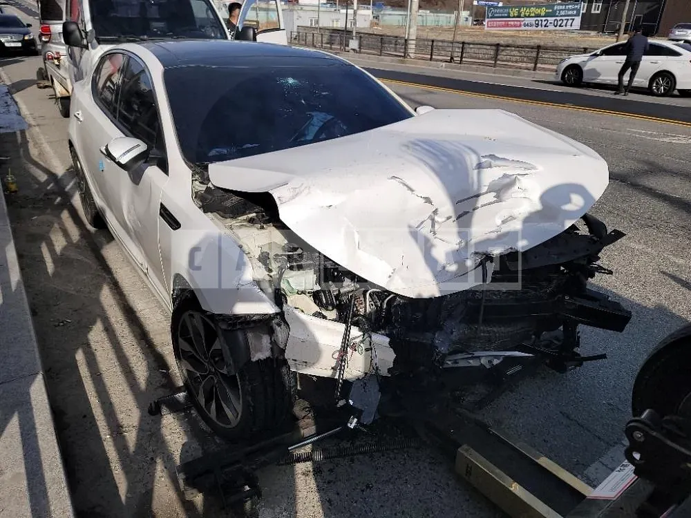 Photo 2 of 14: 2015 Kia K5, VIN KNAGM419BFA604534 — Korean insurance auction