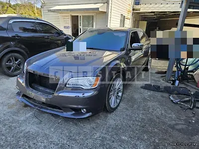 Photo 1 of 4: 2015 Mercedes-Benz Chrysler 300C — Korean insurance auction