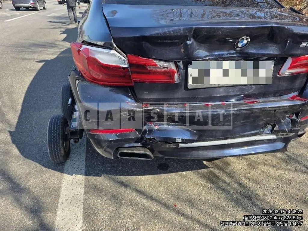 Photo 2 of 3: 2019 BMW 520i Luxury — Korean insurance auction