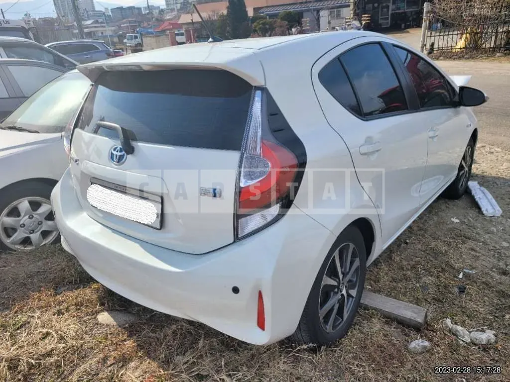 Photo 2 of 7: 2018 Toyota Prius C, VIN JTDKDTB33J1611464 — Korean insurance auction