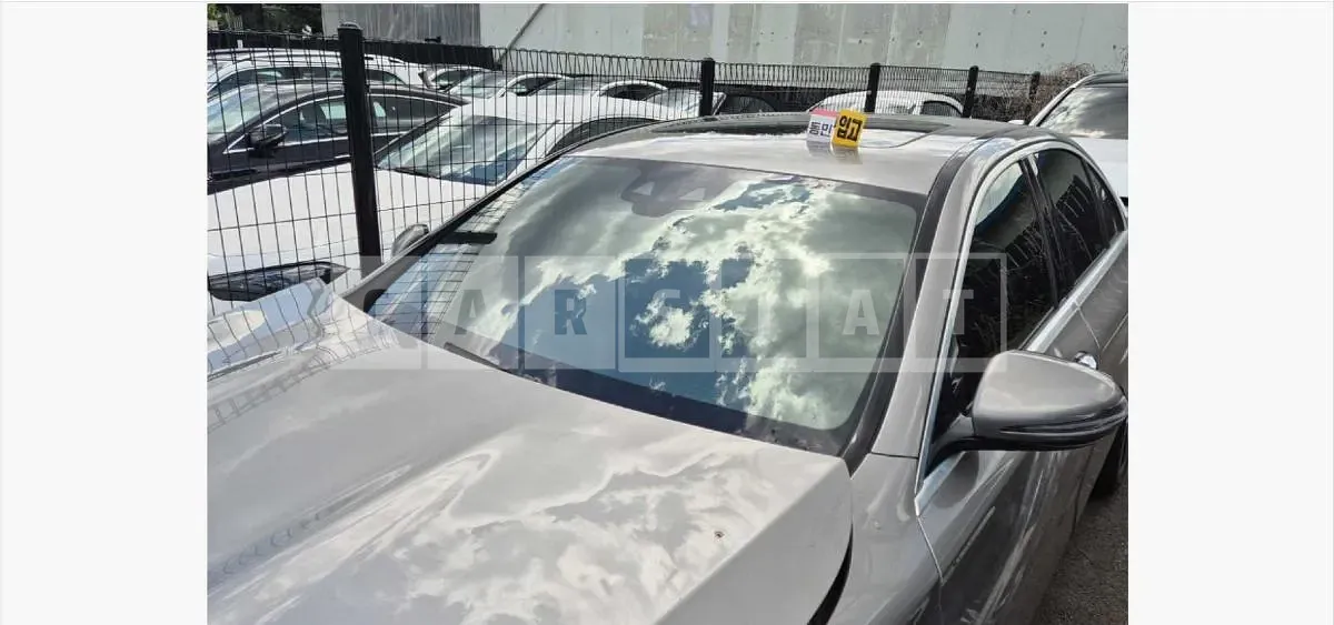 Photo 2 of 41: 2020 Mercedes-Benz E250 — Korean insurance auction