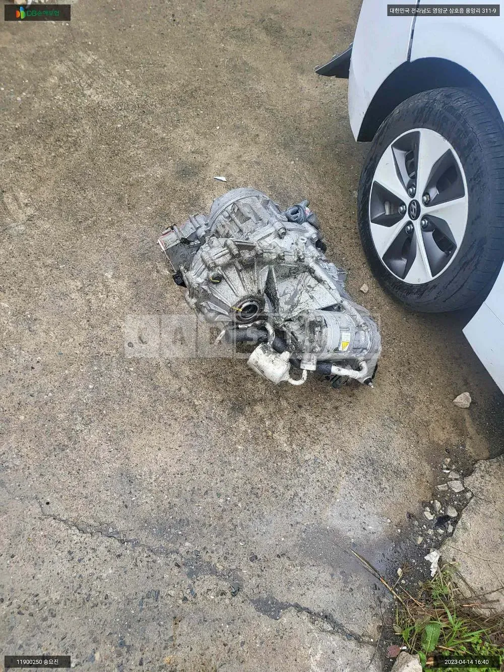 Photo 2 of 11: 2018 Hyundai IONIQ Electric, VIN KMHC051HFJU022521 — Korean insurance auction