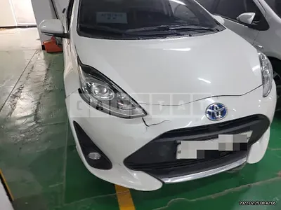 Photo 1 of 17: 2020 Toyota Prius C, VIN JTDKDTB39L1633777 — Korean insurance auction