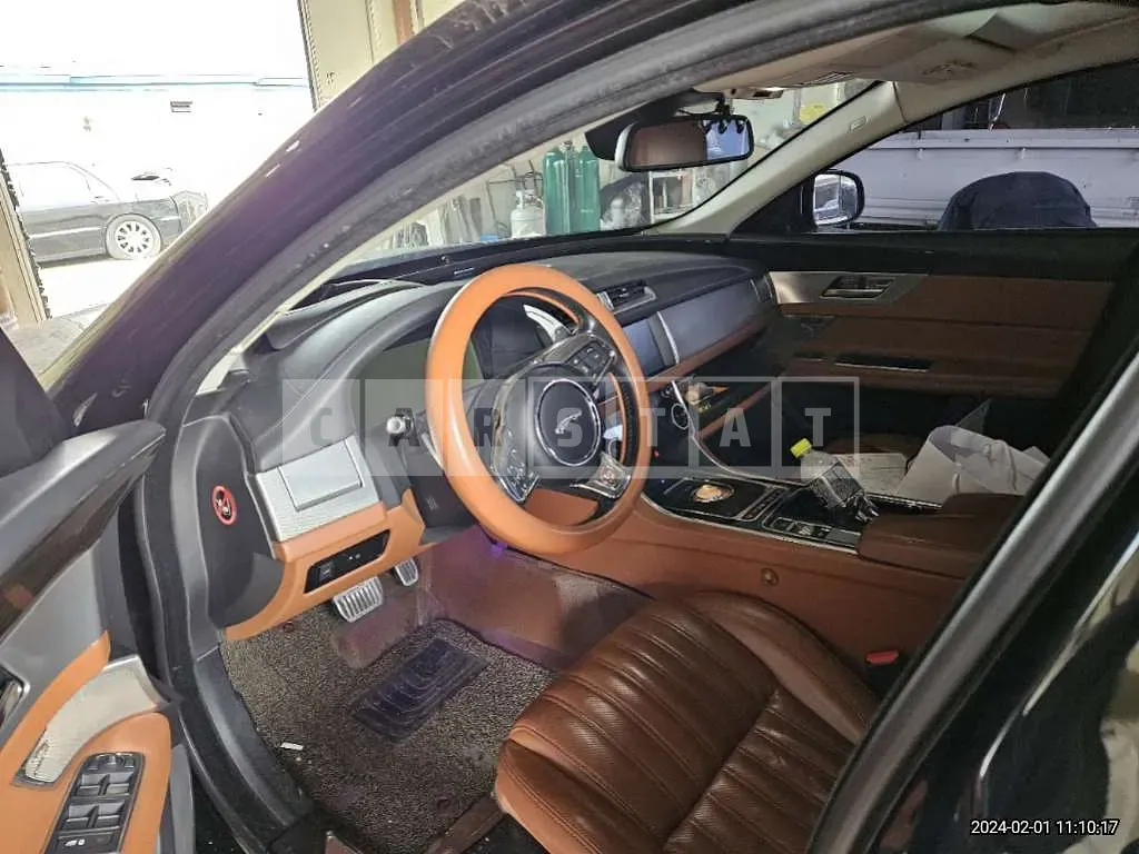 Photo 2 of 19: 2017 Jaguar XF 20d, VIN SAJBB4BN2HCY40831 — Korean insurance auction