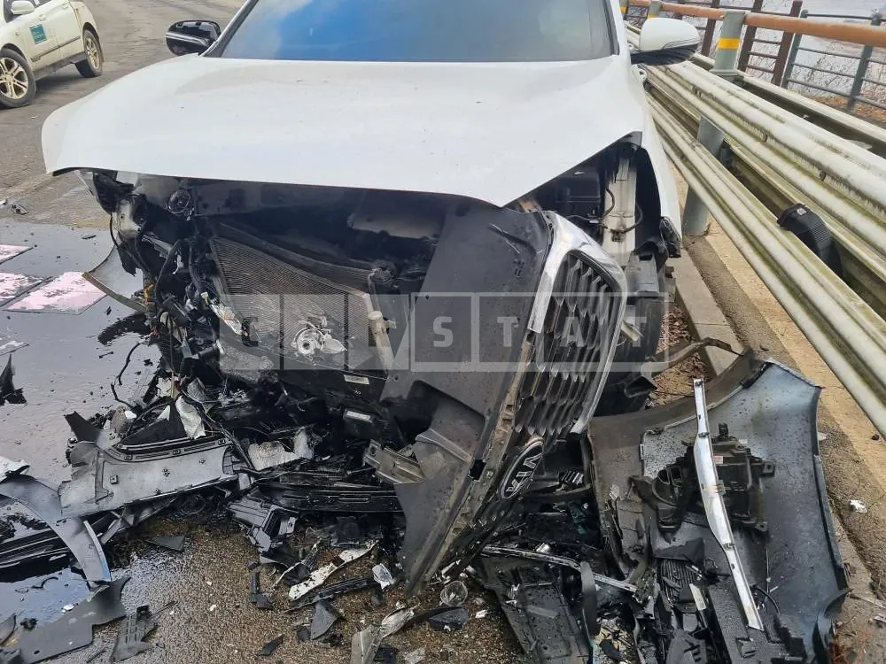 Photo 2 of 19: 2019 Kia Sorento /Sorrento, VIN KNAPH81ABLA604164 — Korean insurance auction