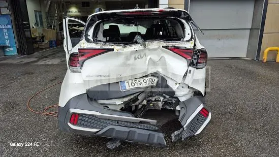 Photo 2 of 30: 2023 Kia Sportage — Korean insurance auction