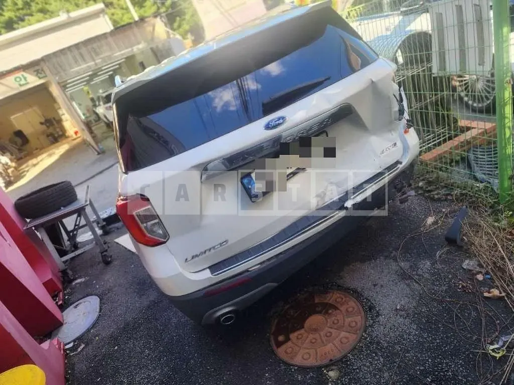 Photo 2 of 31: 2022 Ford Explorer 2.3L — Korean insurance auction