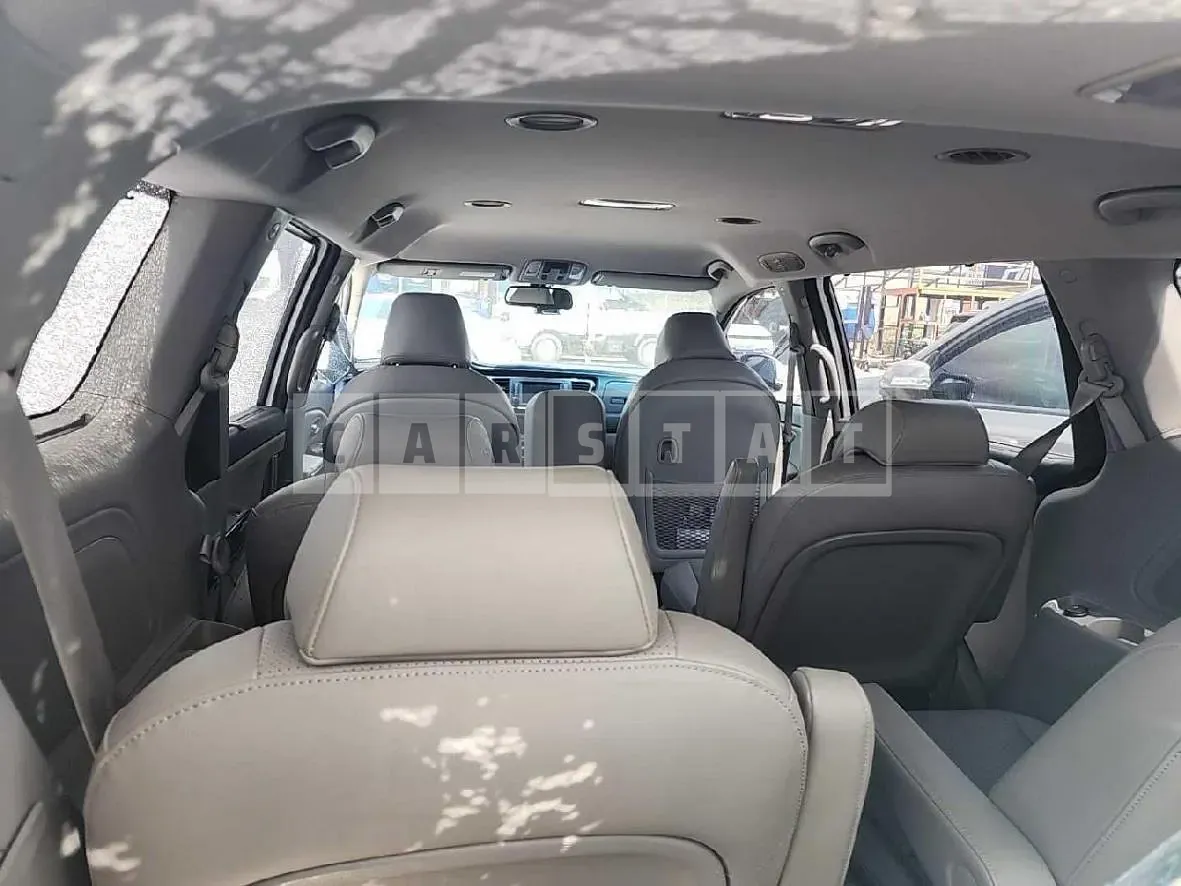 Photo 2 of 10: 2018 Kia Carnivals — Korean insurance auction