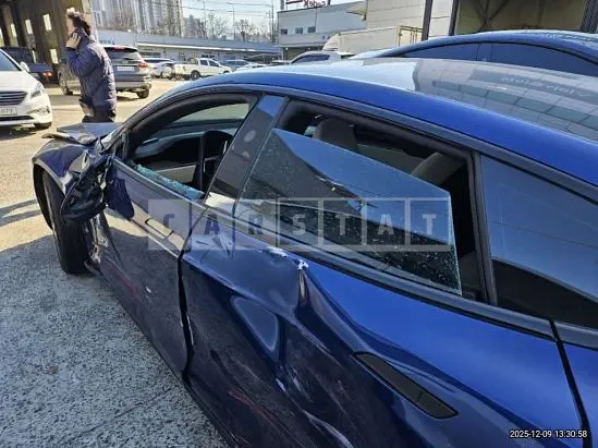 Photo 2 of 40: 2023 Tesla Model S AWD, VIN 5YJSA1E52PF512645 — Korean insurance auction
