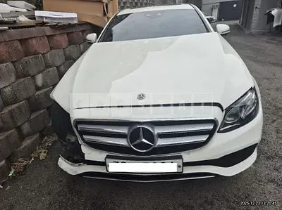 Photo 1 of 11: 2019 Mercedes-Benz E 300 4Matic, VIN WDDZF4KB9KA579648 — Korean insurance auction